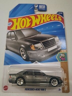 Mercedes-Benz 500 E Hot Wheels 70s vs 90s 3/10 Gray Diecast